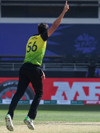 Classic Starc yorker rattles Bangladesh early