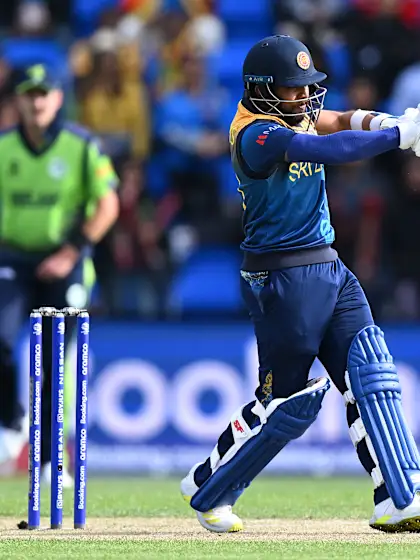 SIX: Kusal Mendis uses pace of the ball to hook it away | T20WC 2022
