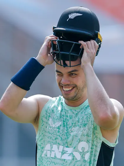 Experienced New Zealand batter reverts to casual contract