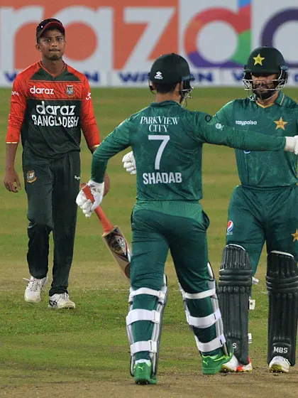 Pakistan clinch low-scoring thriller to take series lead