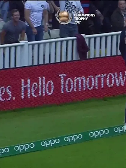 #CT17: Mark Wood takes 4 for 33