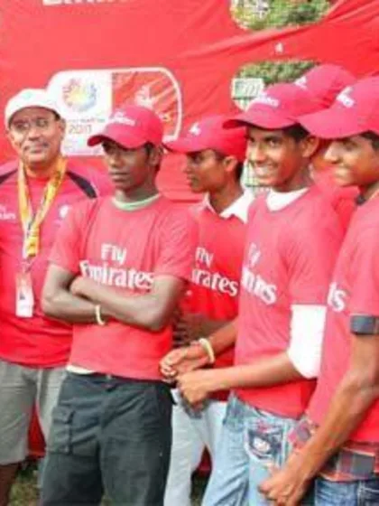 Emirates treats children to Flying Catch at Premadasa Stadium