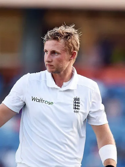 Root ton puts England on top