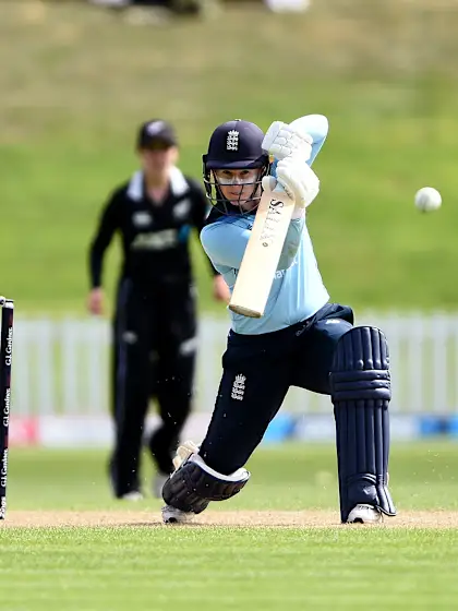 Dominant England overpower New Zealand to claim series