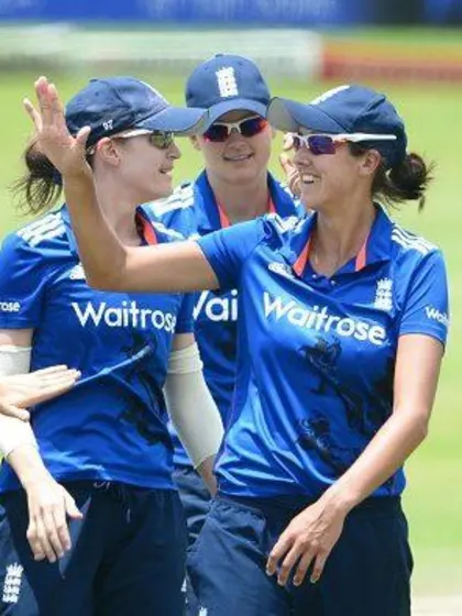 Knight, Elwiss guide England Women home
