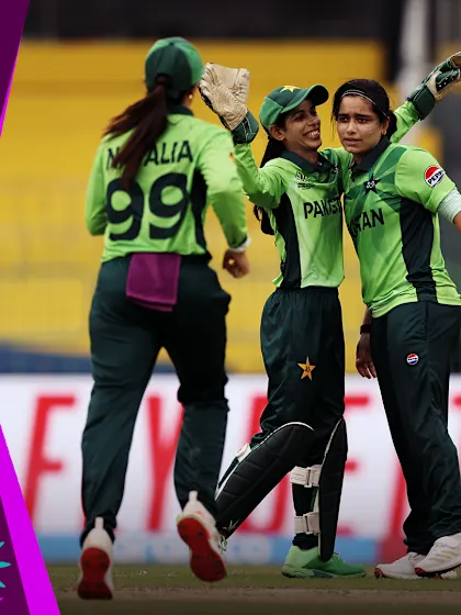 Sana nabs Mandhana early in India-Pakistan contest | Powerplay Highlights | CWC25