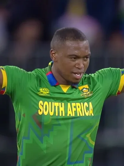 Lungi Ngidi bags big wicket of in-form Virat Kohli for South Africa against India | T20WC 2022