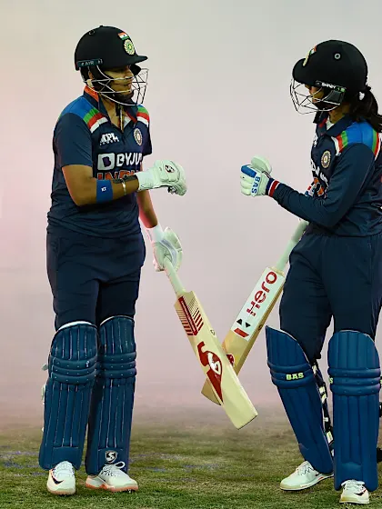 India eye win to keep series hopes alive against Australia