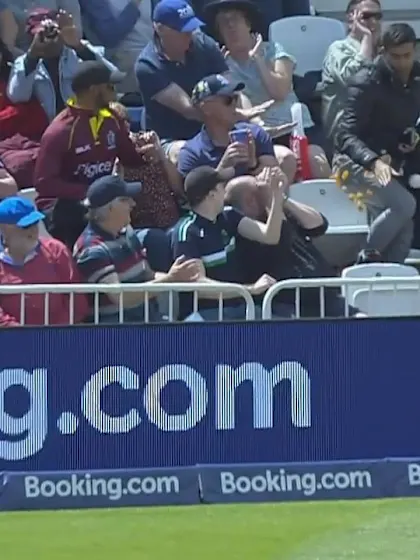 CWC19: AUS v WI - Elma meets fan who lost his chips trying to catch a six