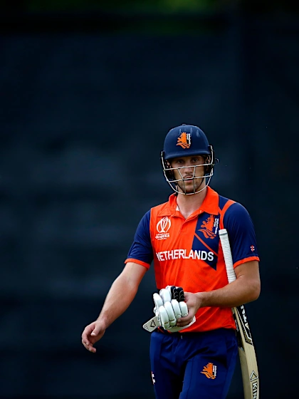 Winless Netherlands face must-win clash