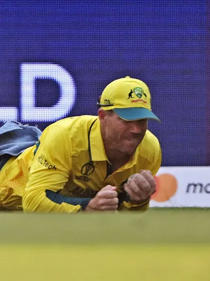 Warner takes a stunner in the deep to claim crucial wicket | CWC23