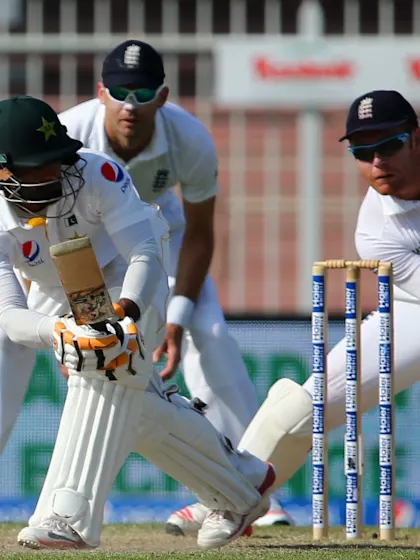 Calm Hafeez keeps Pakistan steady