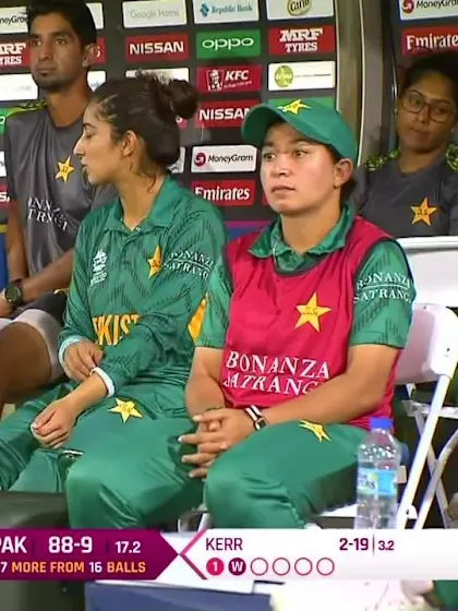 NZ v PAK: Sidra Nawaz misses an Amelia Kerr googly
