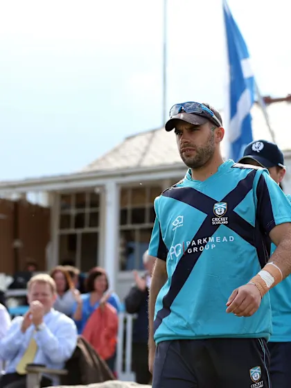 Coetzer's century goes in vain