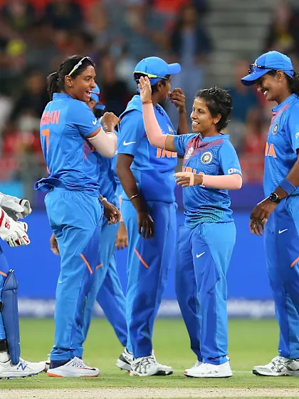 Yadav spins India to superb opening-day victory