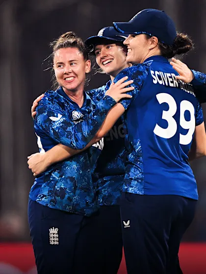 Relive the thrilling final over between India and England | CWC25
