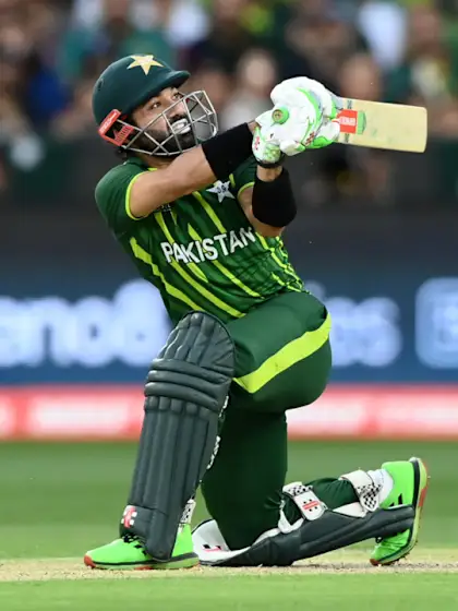 Rizwan sweeps for six to get Pakistan's innings going | T20WC 2022