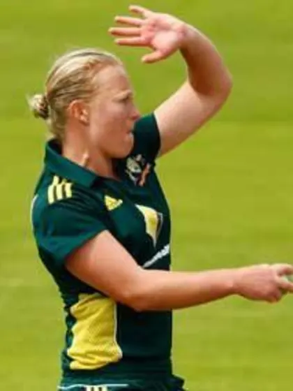 Clea Smith pulls up stumps