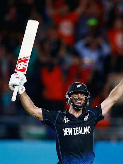 CWC Greatest Moments - Elliott hits it into the grandstand in 2015