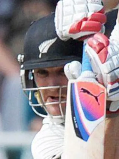 Brownlie and McCullum dig in for New Zealand