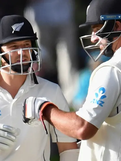 Watling, de Grandhomme resist after Broad strikes