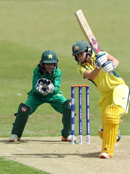 Tournament favourites Australia take on spirited Pakistan