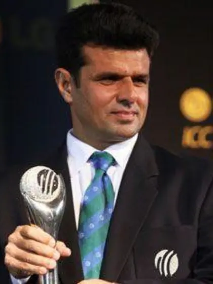 Aleem Dar wins ICC Umpire of the Year 2010