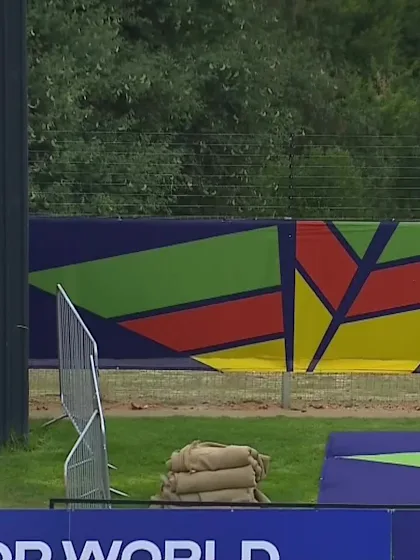 W Malajczuk with a Six vs. Japan