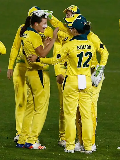 Schutt, batters help Australia dominate