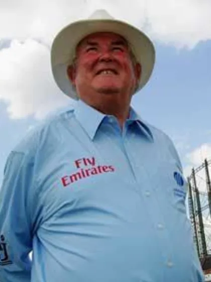 Cricket mourns the death of David Shepherd
