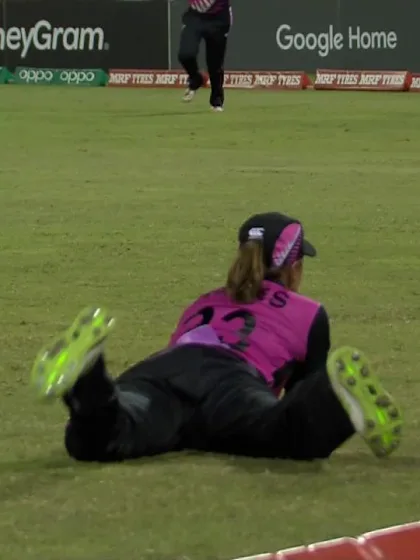 AUS v NZ: Bates' juggle catch to dismiss Gardner