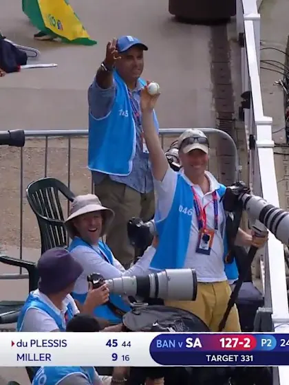 CWC19: SA v BAN - Cameraman pouches du Plessis' towering six