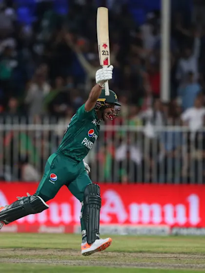 Pakistan win a thriller, set up final against Sri Lanka