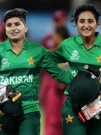 England and Pakistan prevail to throw Group B wide open