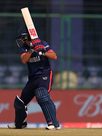 Edwards' fast hands sends Steenkamp packing | T20WC 2026