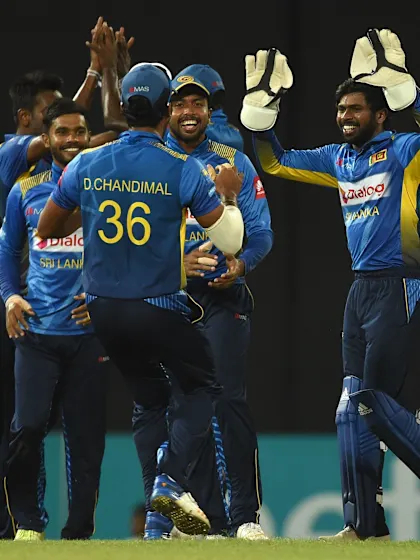 Sri Lanka hammer England in final ODI