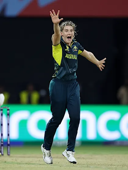 Lea Tahuhu survives Annabel Sutherland's hat-trick ball | WT20WC 2024