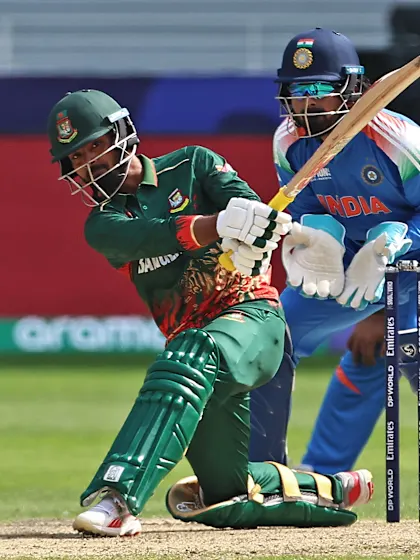 Tawhid Hridoy goes big and into the stands 