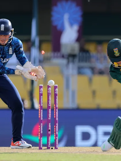 Linsey Smith breaks Kapp's defence | CWC25