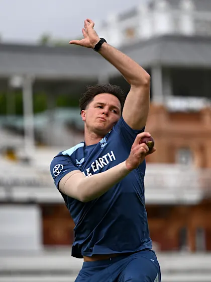 England hand two debuts for second New Zealand Test