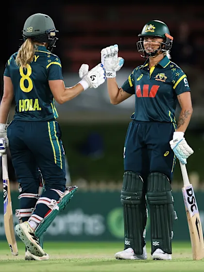 Australia survive late wobble to take series lead against New Zealand