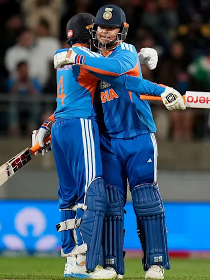 India race to a historic chase to seal T20I series in Wellington