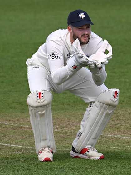 England bolster Test squad with keeper enroute to New Zealand