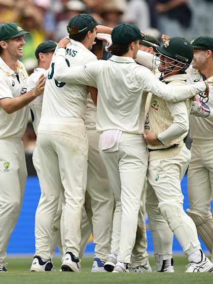 India left reeling after late wickets put Australia in control of Boxing Day Test
