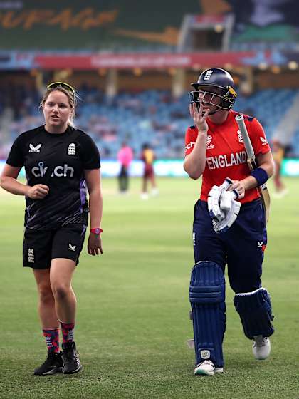 Heather Knight leaves the field with an injury | WT20WC 2024