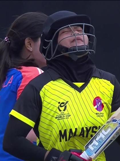 Izzatul Syafiqa with a Batting vs India Women Under-19