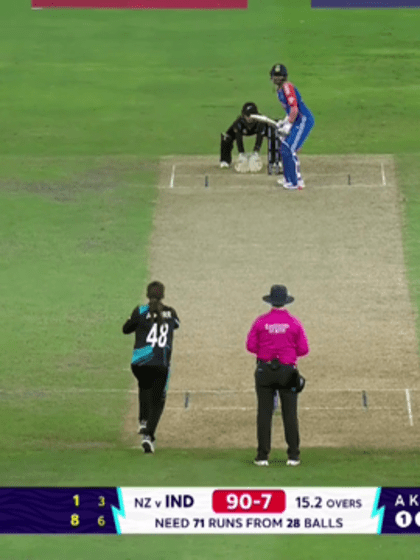 Melie Kerr cleans up Vastrakar with a beauty | WT20WC 2024