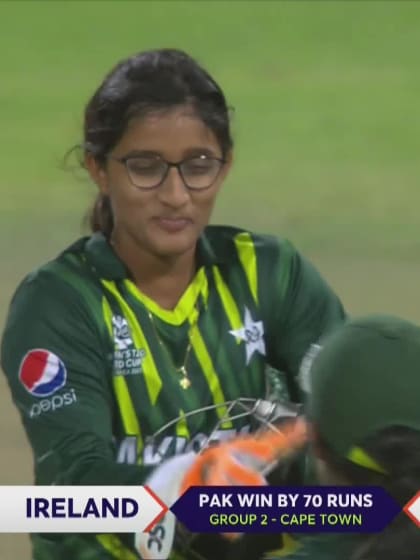 Wicket-Leah-Paul-Pakistan-Women v Ireland ICC T20WC 2023