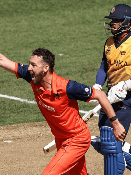 Netherlands speedster Paul van Meekeren stuns Sri Lanka with back-to-back wickets | T20WC 2022