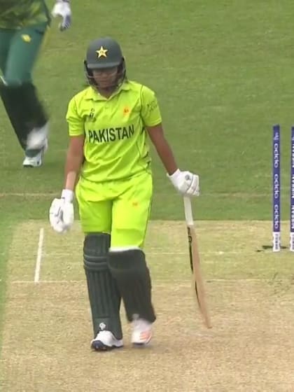 WICKET: Ayesha Zafar falls to Marizanne Kapp for 9